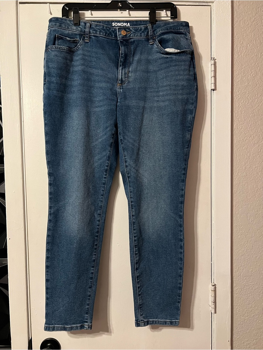 SONOMA Women's Skinny Jeans in Mid Blue Wash